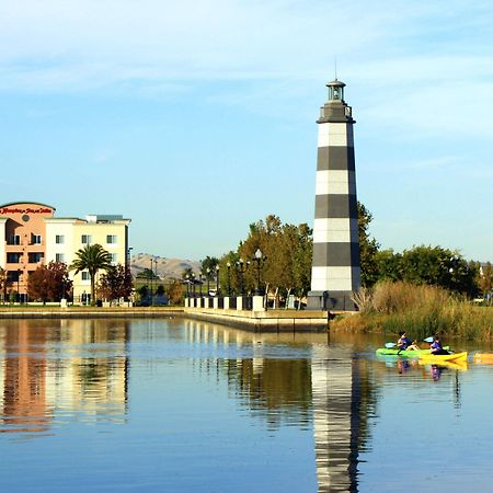 فندق هامبتون إن آند سويتس سوي صن سيتي ووترفرونت Suisun City المظهر الخارجي الصورة